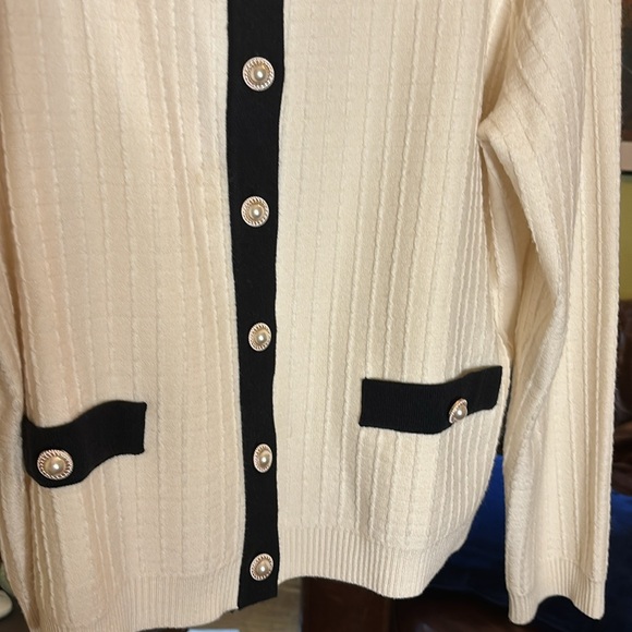 NWT Adrianna Papell Sweater, Ivory w/ Blk accents & fancy Pearl Buttons, XL - Picture 3 of 6